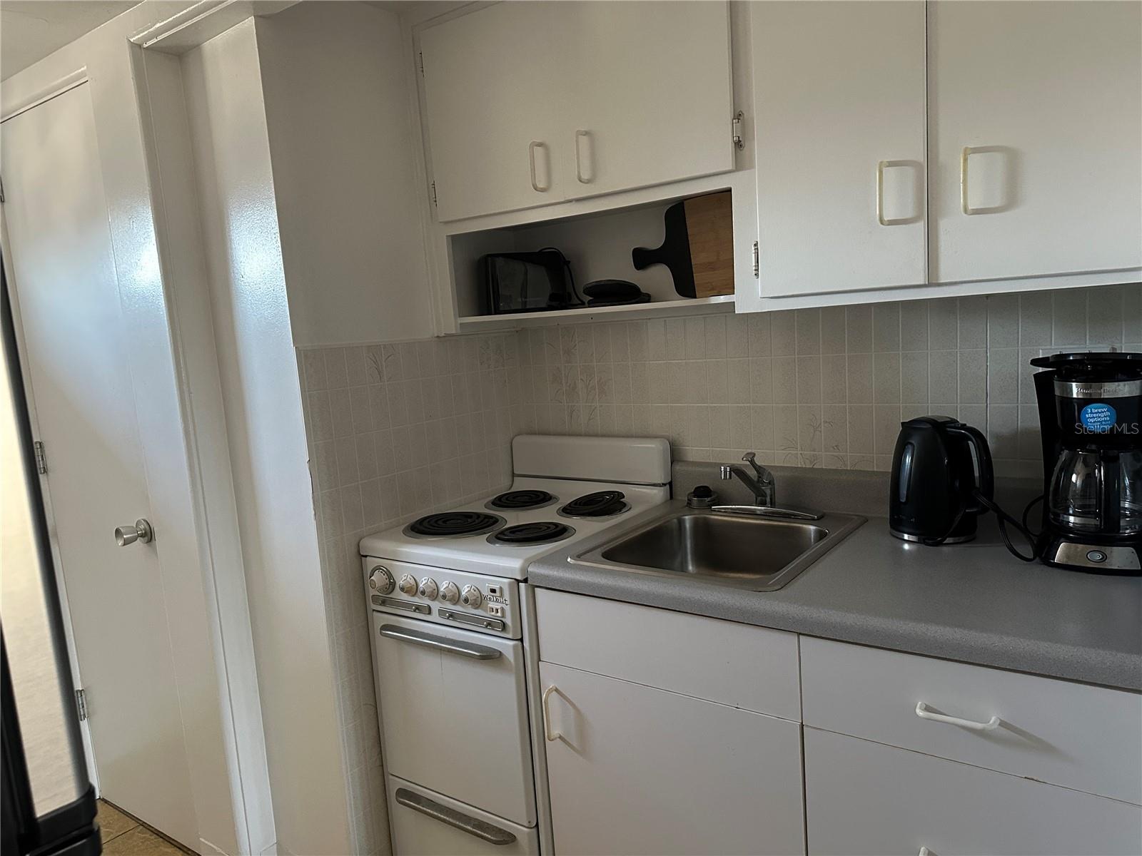 LAKE PALMS APTS CO-OP - Residential Lease