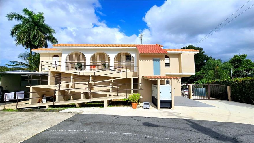 In the Buena Vista neighborhood of Bayamón. Commercial space, including furniture, solar systems, cisterns, and more.
It consists of:
Retail
- 14 bedrooms
- 3 full bathrooms and 2 half bathrooms
- Kitchen, dining area, balcony, terrace, and patio
- Capacity for 25 beds
Annex
- 2 bedrooms
- 2 bathrooms
- Living room, kitchen, dining room, and office
- Terrace and garage for 2 vehicles
Property Size
- Lot: 2,001 square meters
- Living area: 5,916 square feet
*The property has space for parking approximately 10 to 15 vehicles.
*It has a 74-panel solar energy system and 2 Tesla batteries. (Lease must be transferred for $781.23 monthly)
*Includes a 21kW diesel generator and a 2,000-gallon commercial cistern with pump.
 This property is located in a semi-rural area, very close to the Los Palacios and Los Bosques neighborhoods. It is also close to shops such as supermarkets, pharmacies, shopping centers, and banks.

(Business letter or proof of funds required)