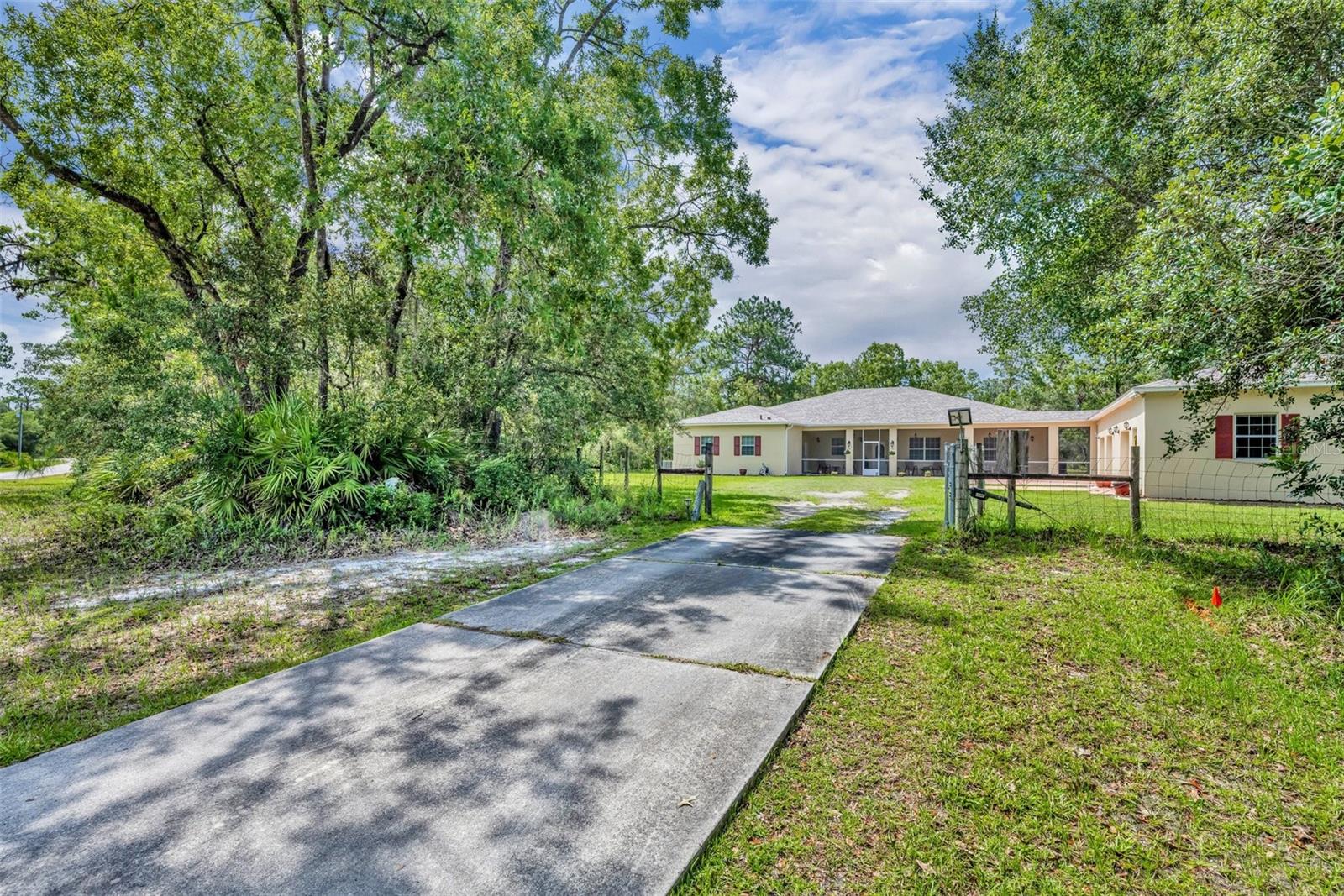 ROYAL TRAILS UNIT 01 - Residential