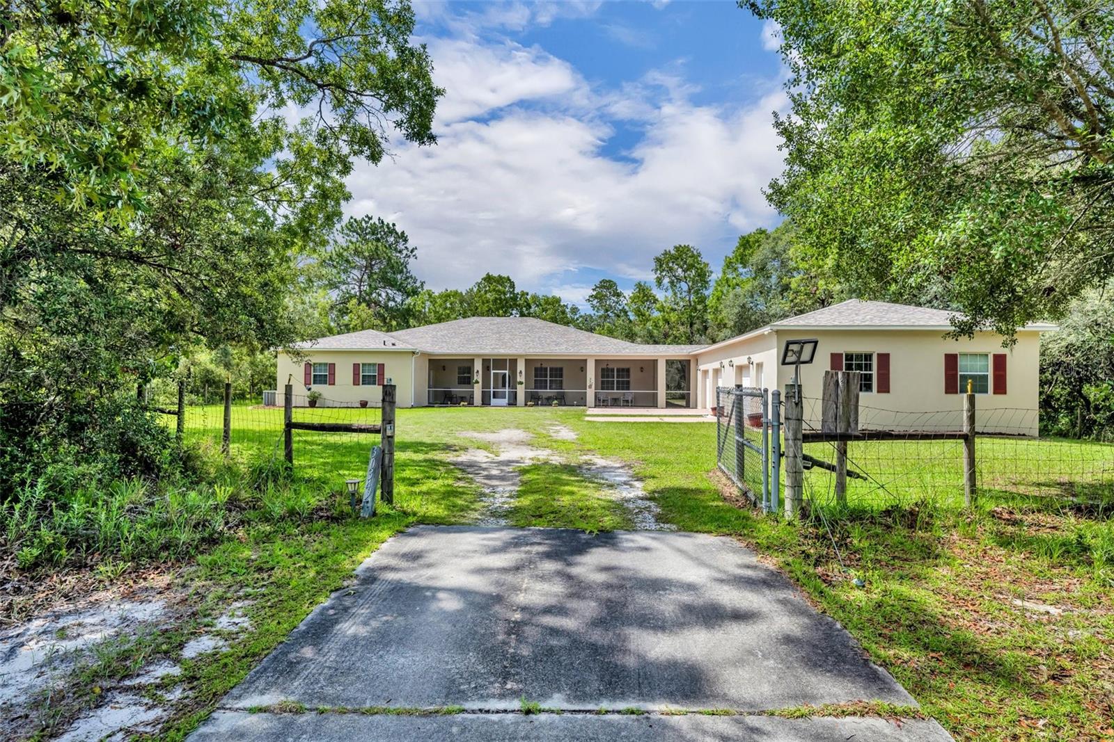 ROYAL TRAILS UNIT 01 - Residential