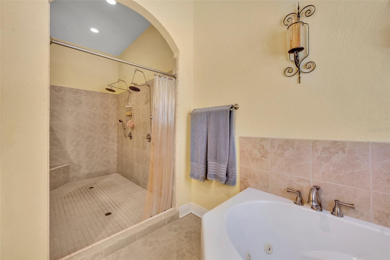 ROYAL TRAILS UNIT 01 - Residential