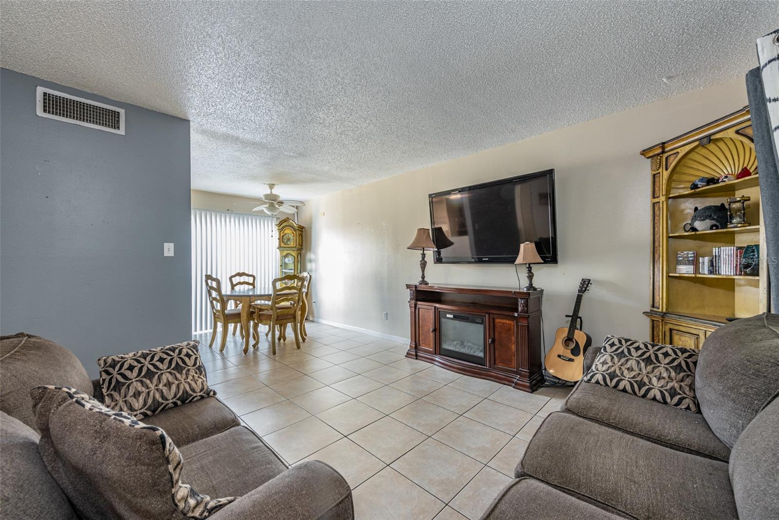 807 HUNTERS COURT