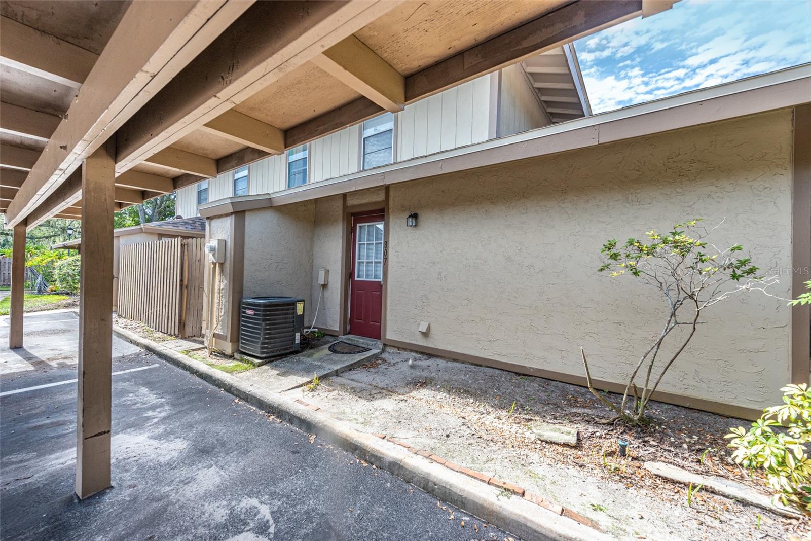 807 HUNTERS COURT