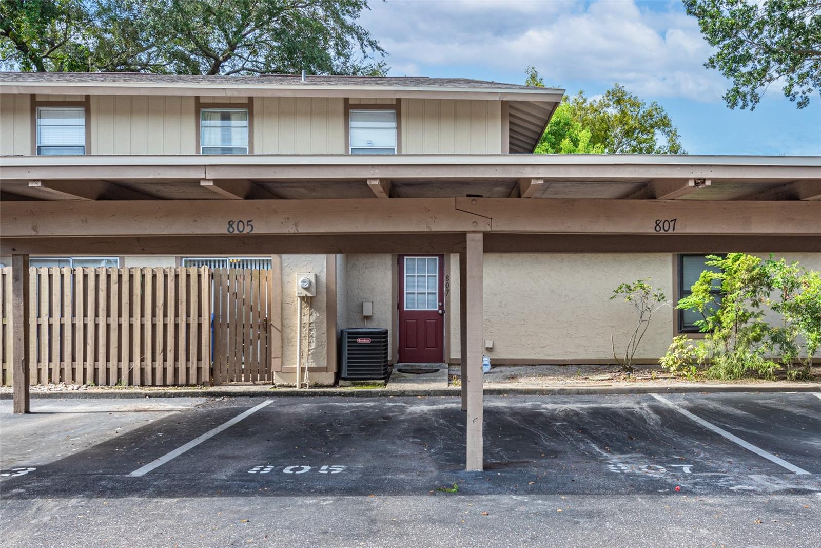 807 HUNTERS COURT