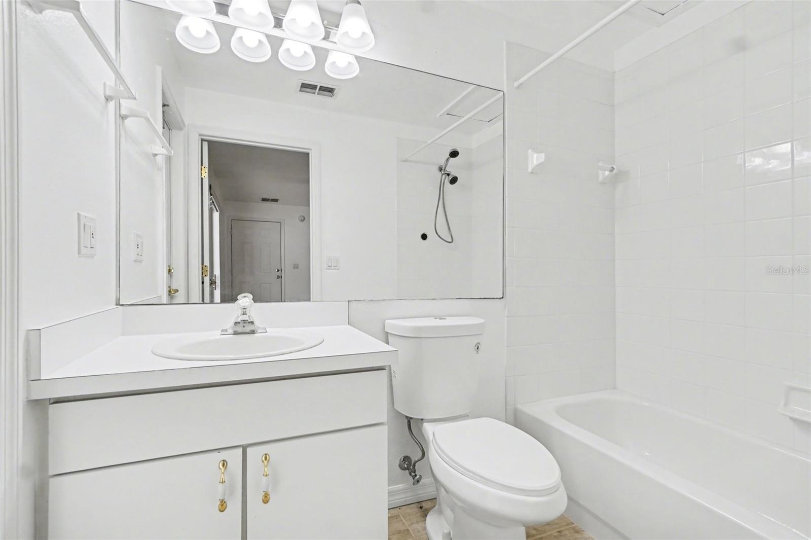 WELLINGTON AT KINGS RIDGE - Residential