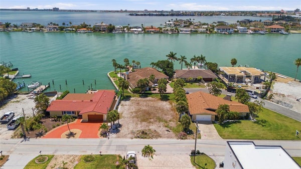 620 59TH AVE, ST PETE BEACH, FL 33706 - Image 3eb7f7b71d8cd773cc58e835a600e945/2484975331