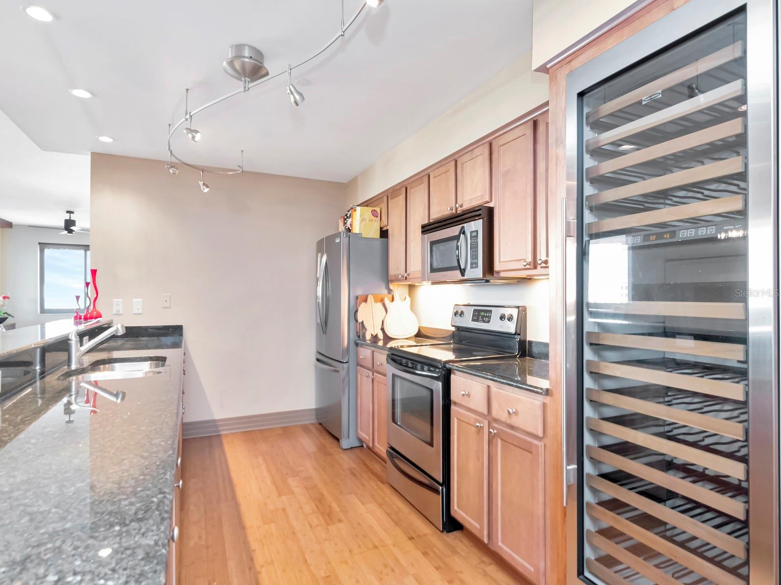 RESIDENCES OF FRANKLIN STREET - Residential