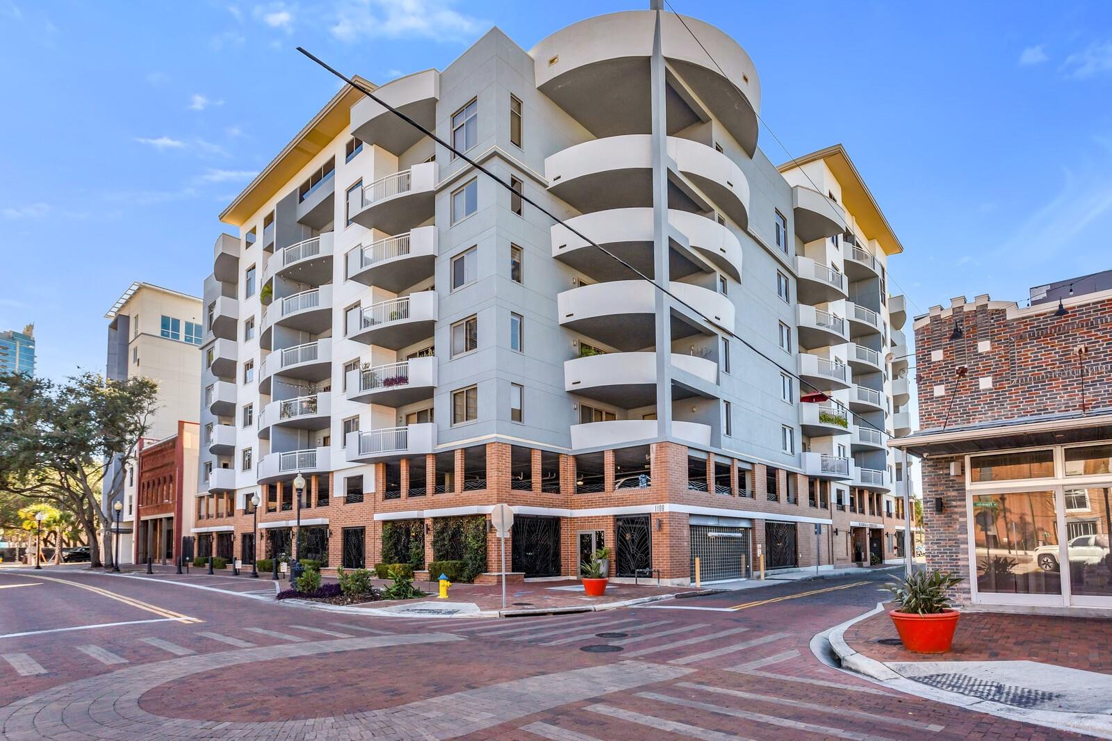 1108 N FRANKLIN STREET 605