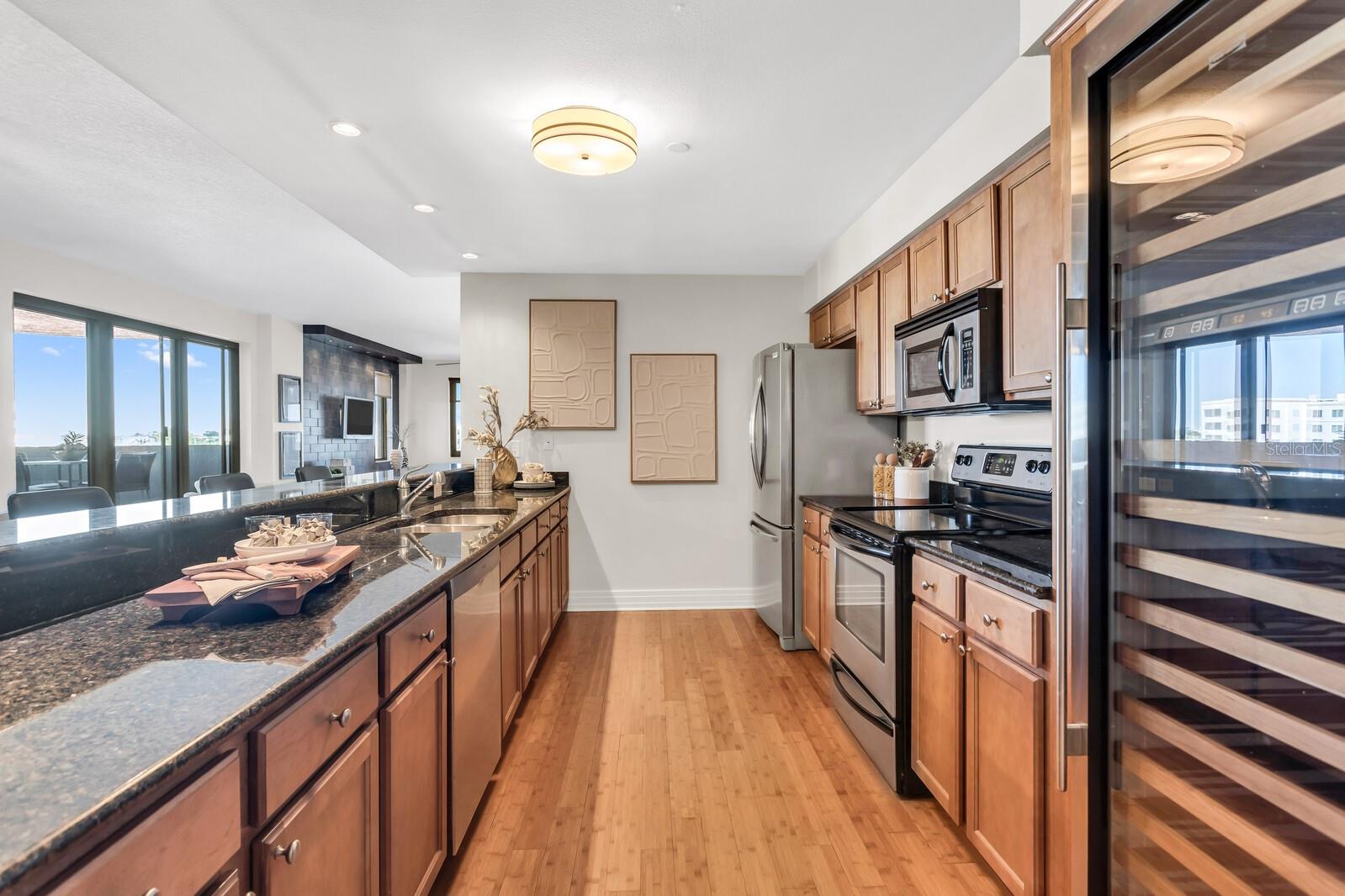 1108 N FRANKLIN STREET 605