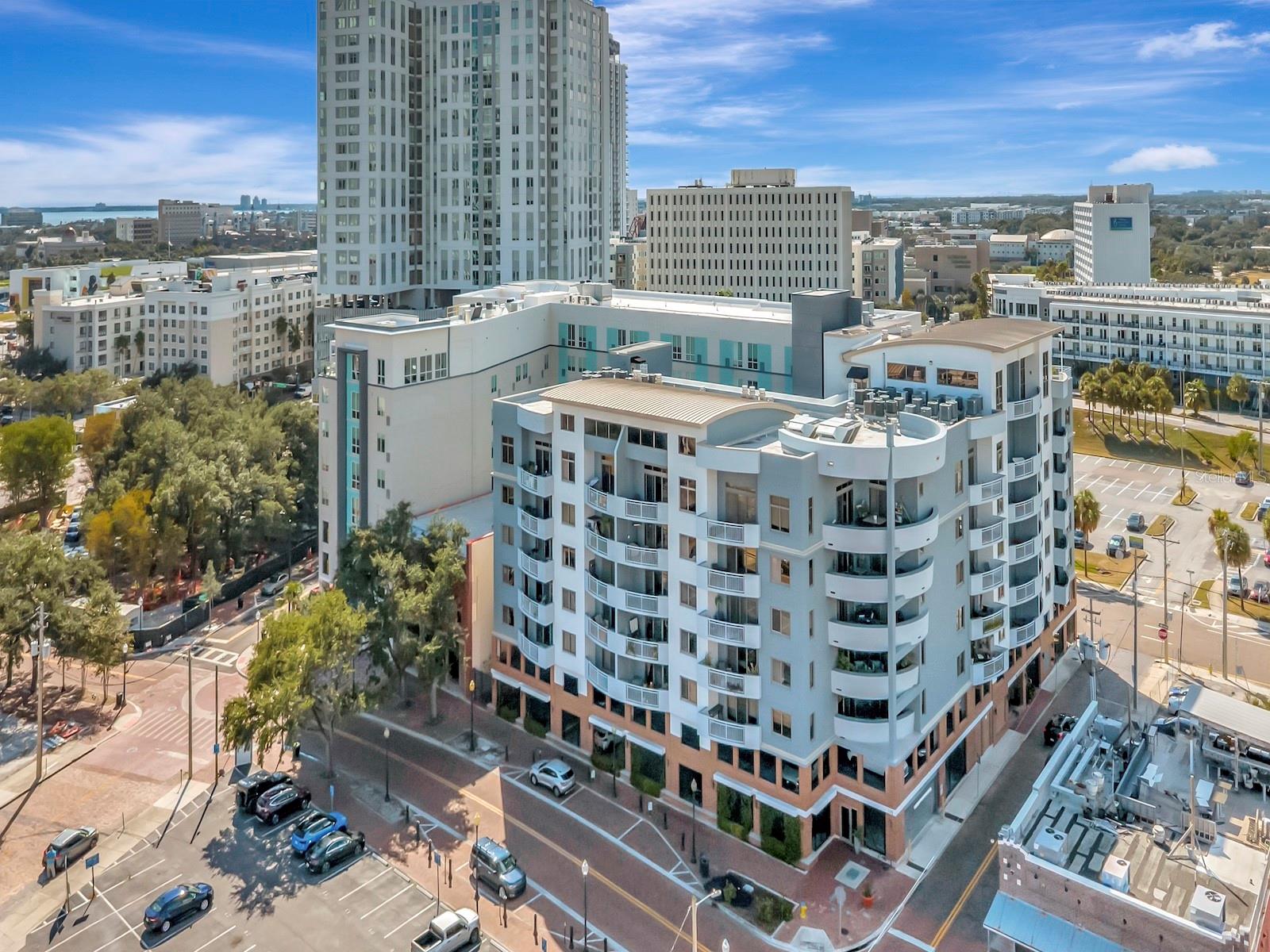RESIDENCES OF FRANKLIN STREET - Residential