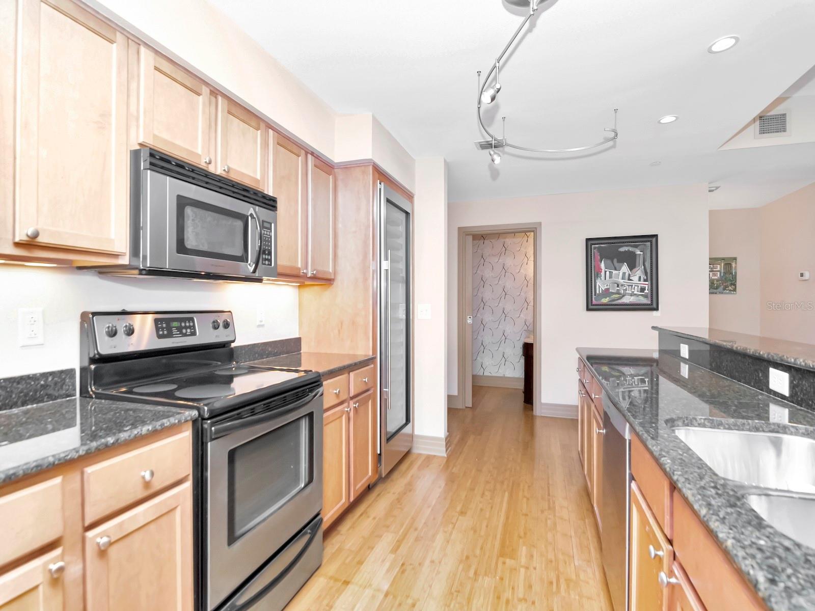 RESIDENCES OF FRANKLIN STREET - Residential
