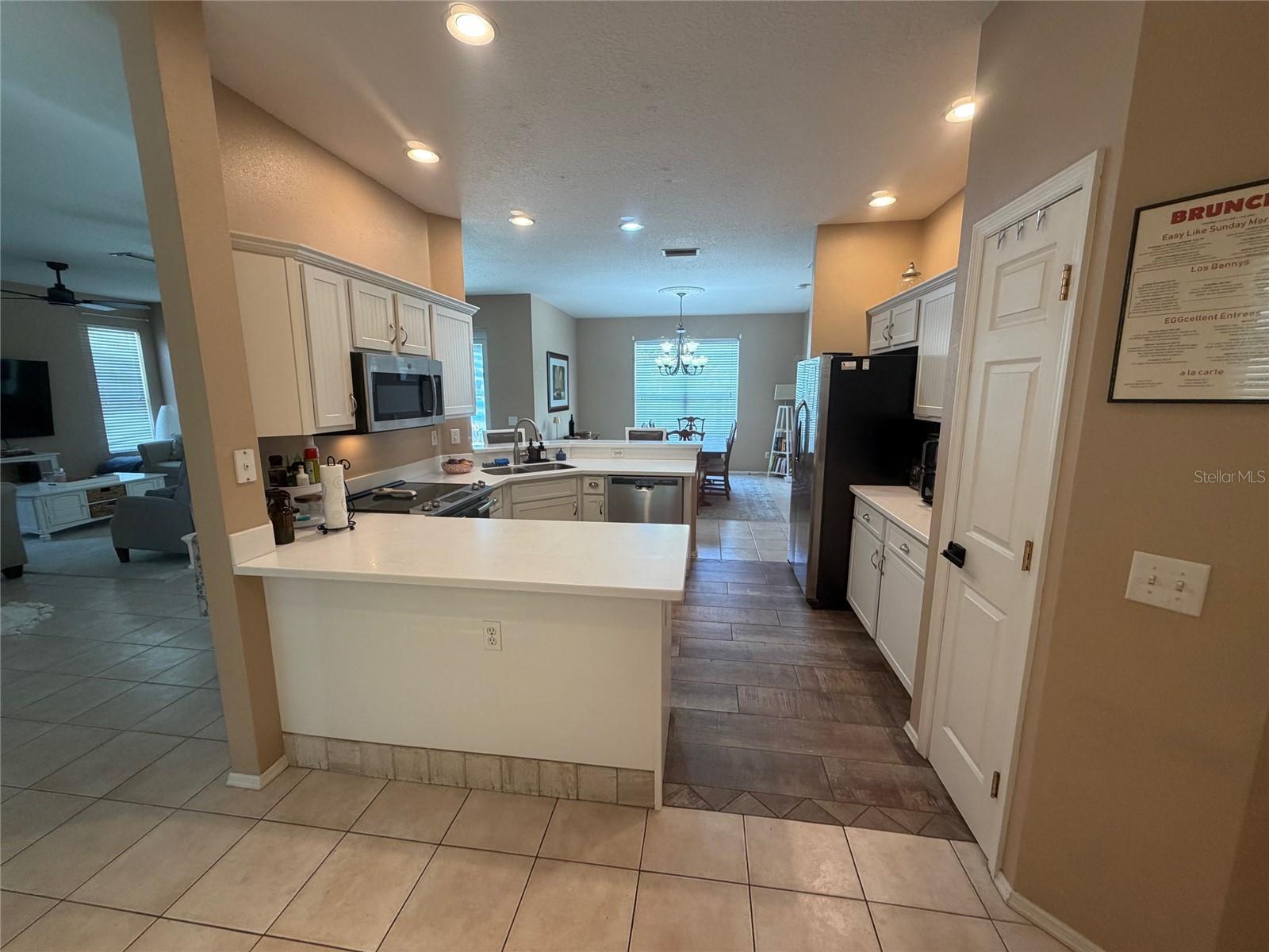 RIVER POINT OF MANATEE UNIT 2; LOT 18; BLOCK B; PB - Residential