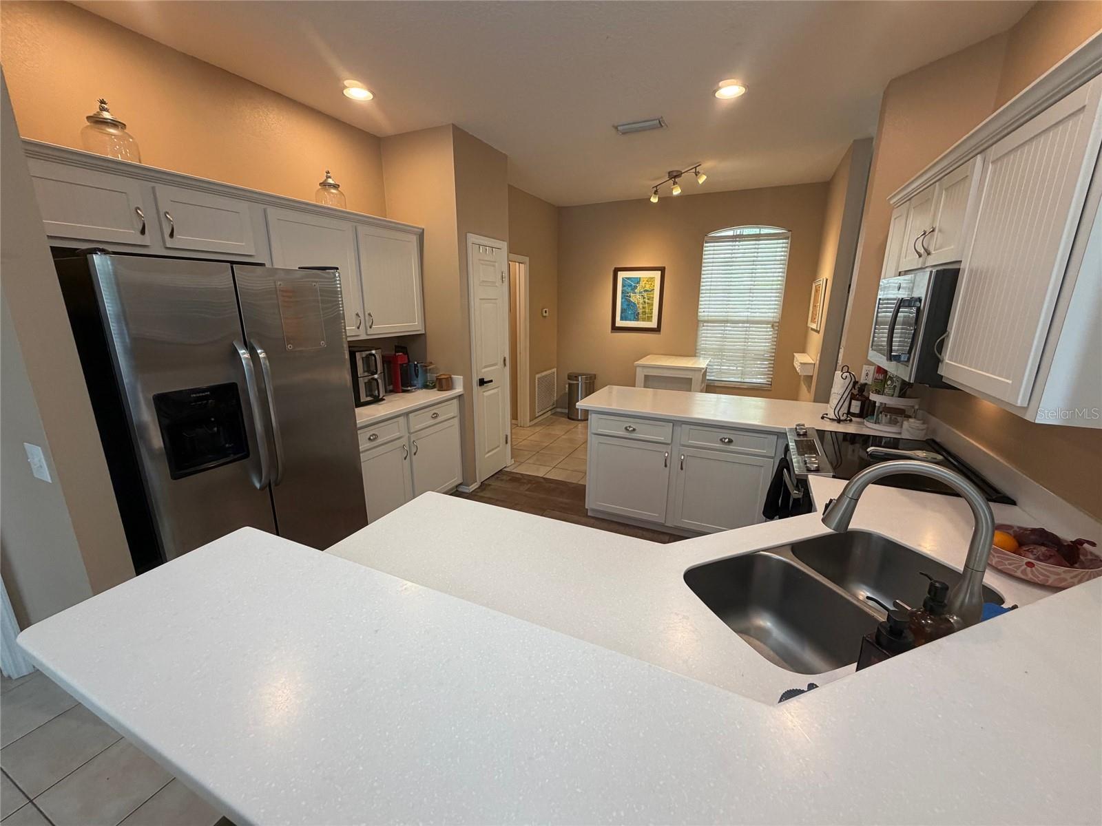 RIVER POINT OF MANATEE UNIT 2; LOT 18; BLOCK B; PB - Residential