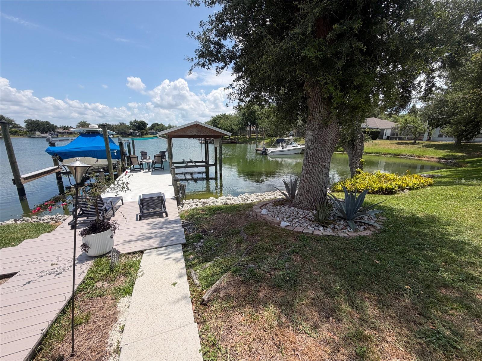 RIVER POINT OF MANATEE UNIT 2; LOT 18; BLOCK B; PB - Residential