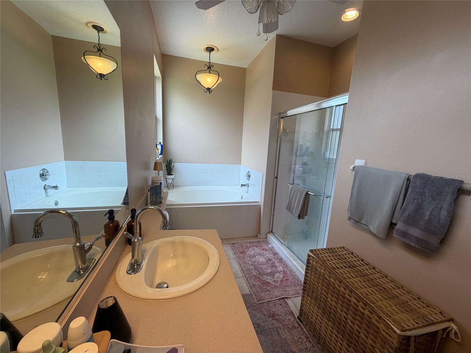 RIVER POINT OF MANATEE UNIT 2; LOT 18; BLOCK B; PB - Residential