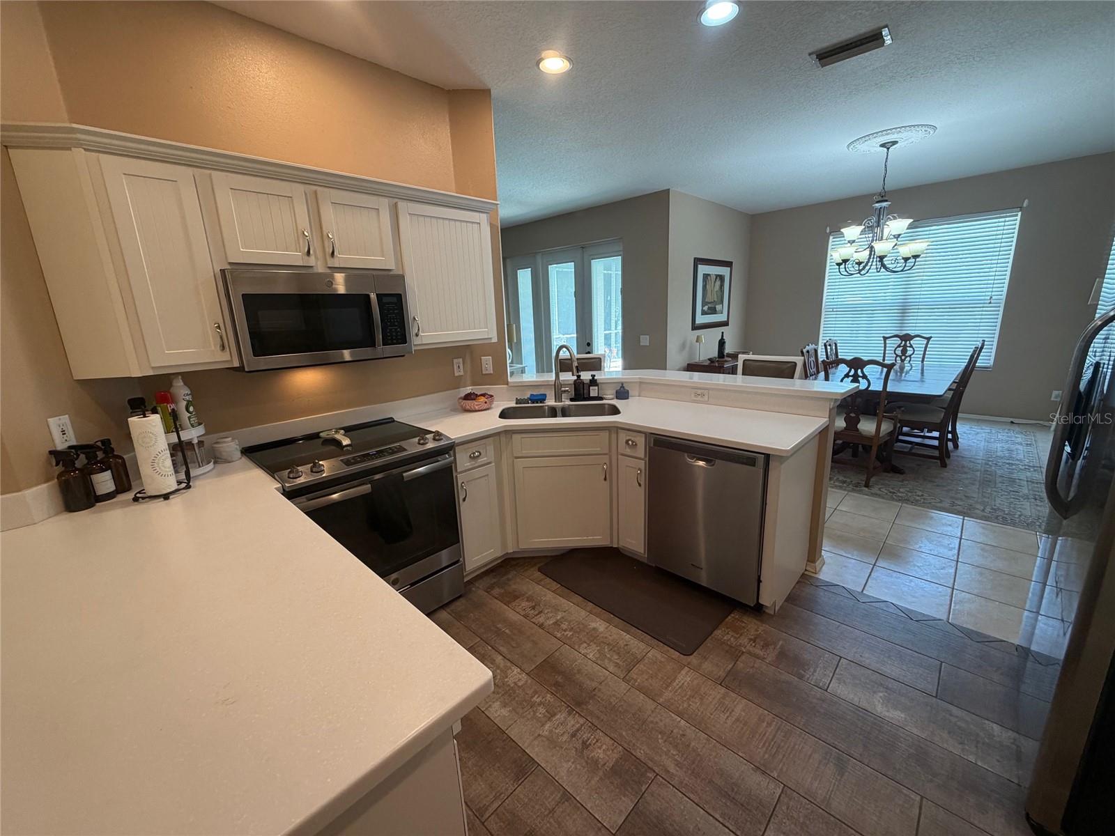 RIVER POINT OF MANATEE UNIT 2; LOT 18; BLOCK B; PB - Residential