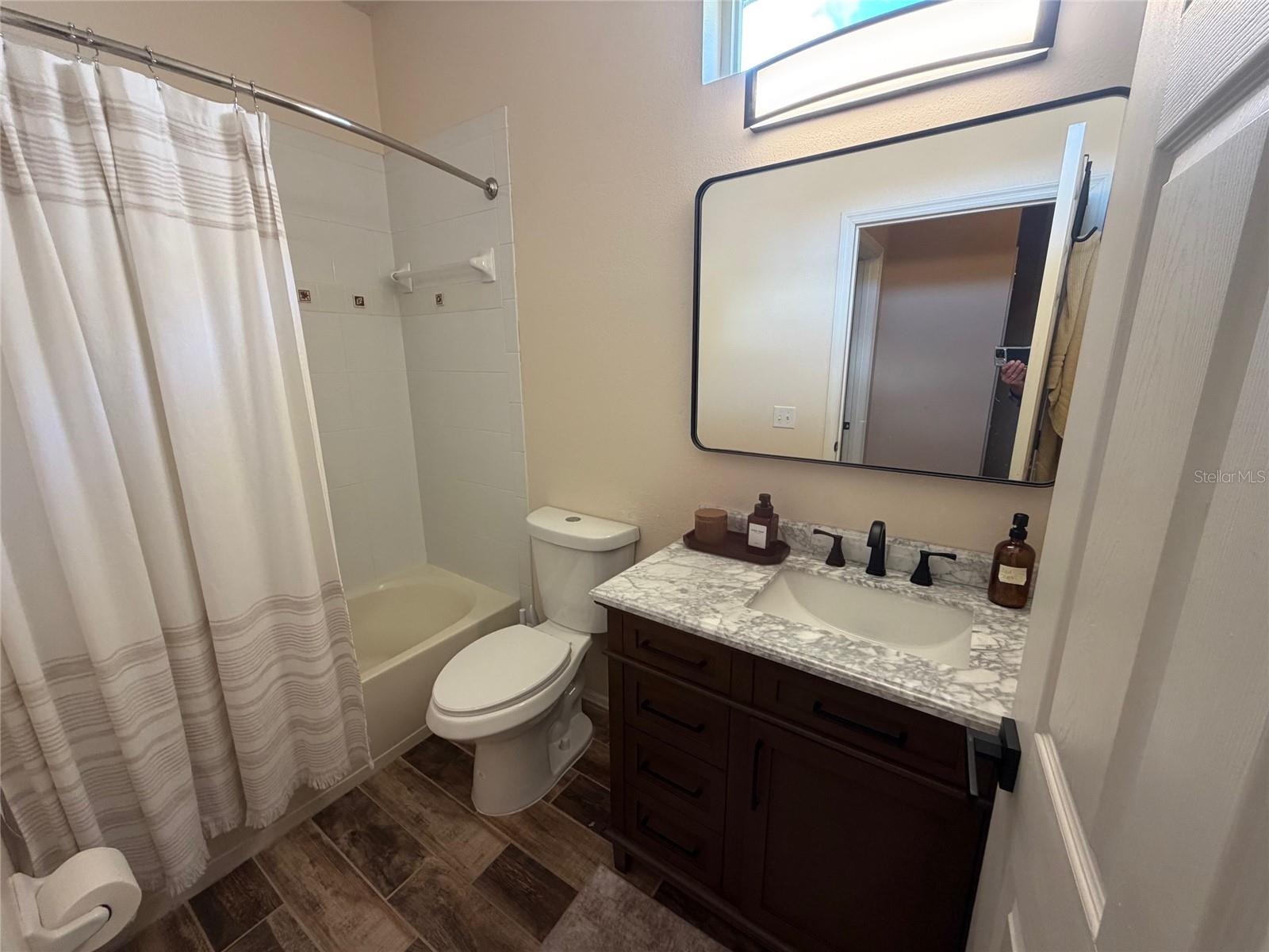 RIVER POINT OF MANATEE UNIT 2; LOT 18; BLOCK B; PB - Residential