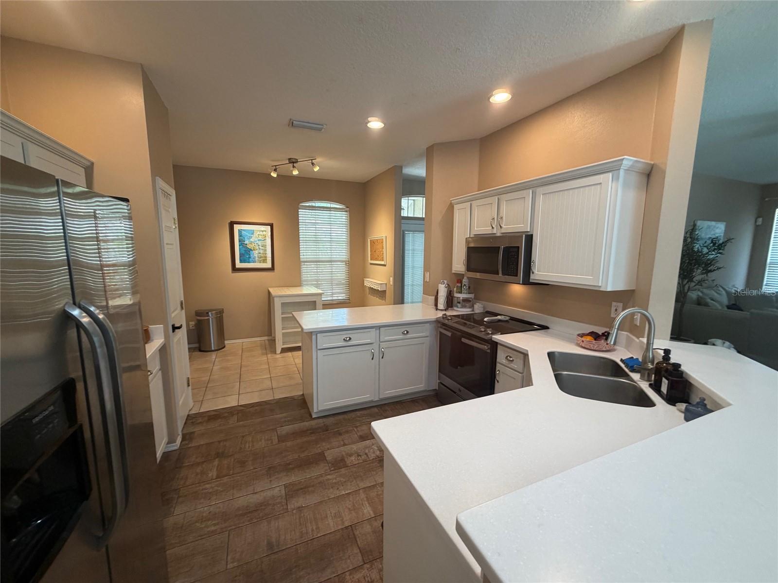 RIVER POINT OF MANATEE UNIT 2; LOT 18; BLOCK B; PB - Residential