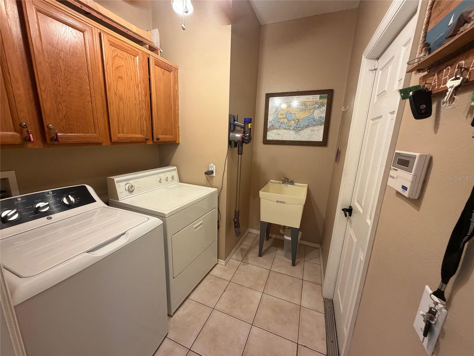 RIVER POINT OF MANATEE UNIT 2; LOT 18; BLOCK B; PB - Residential