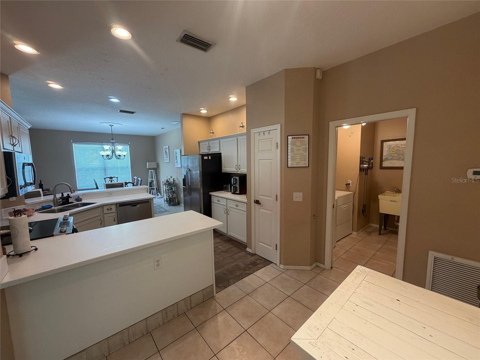 RIVER POINT OF MANATEE UNIT 2; LOT 18; BLOCK B; PB - Residential