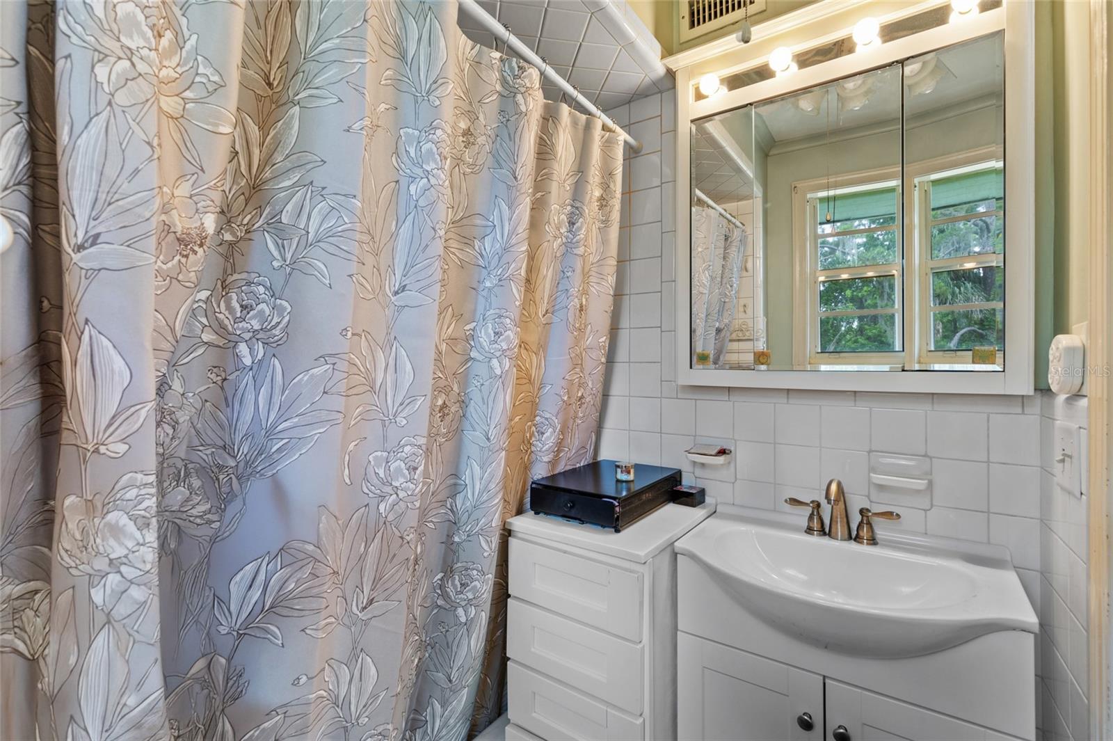 LAKE VILLAS - Residential