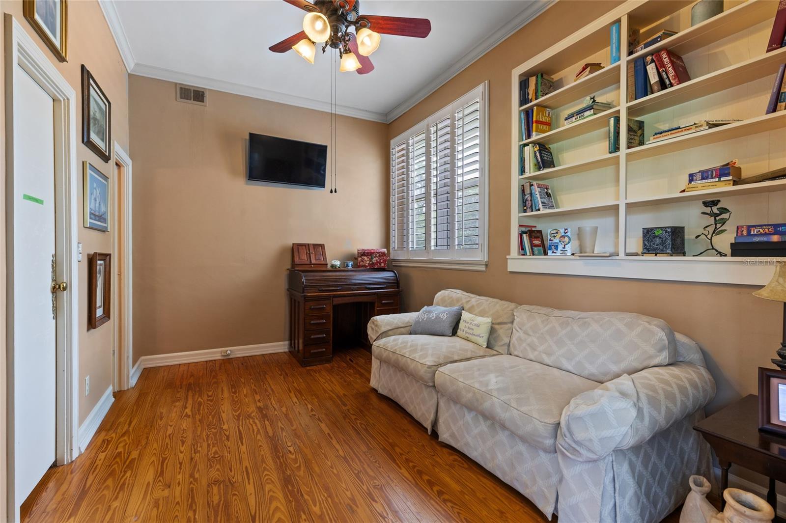 LAKE VILLAS - Residential