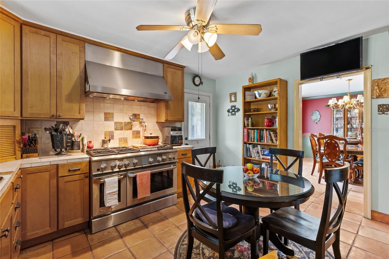 LAKE VILLAS - Residential