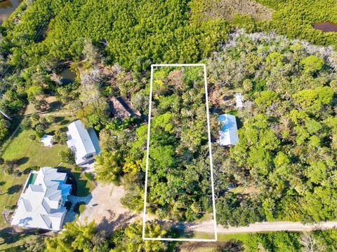 835 HOLLOWOOD CIRCLE NOKOMIS FL 34275