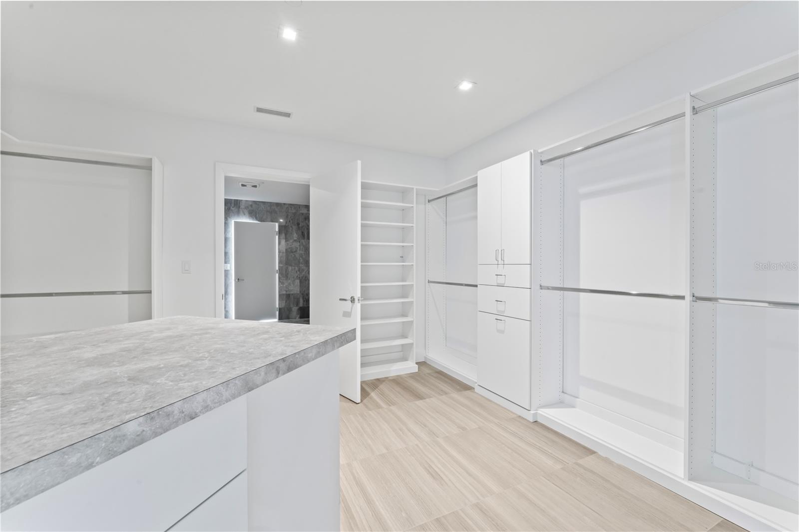 RITZ CARLTON RESIDENCES - Residential