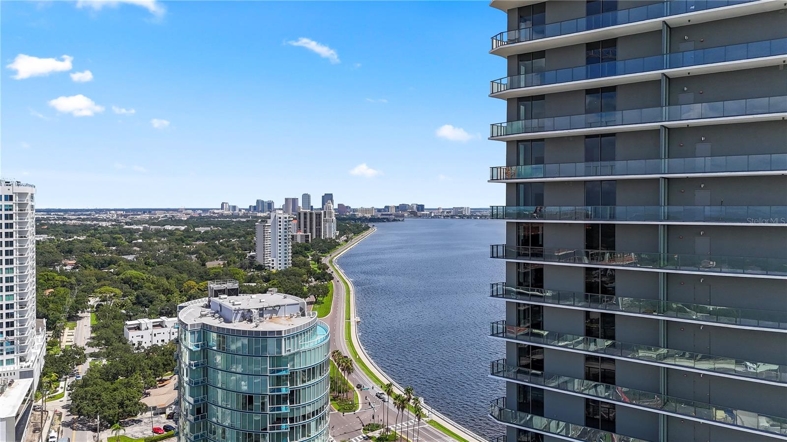 RITZ CARLTON RESIDENCES - Residential