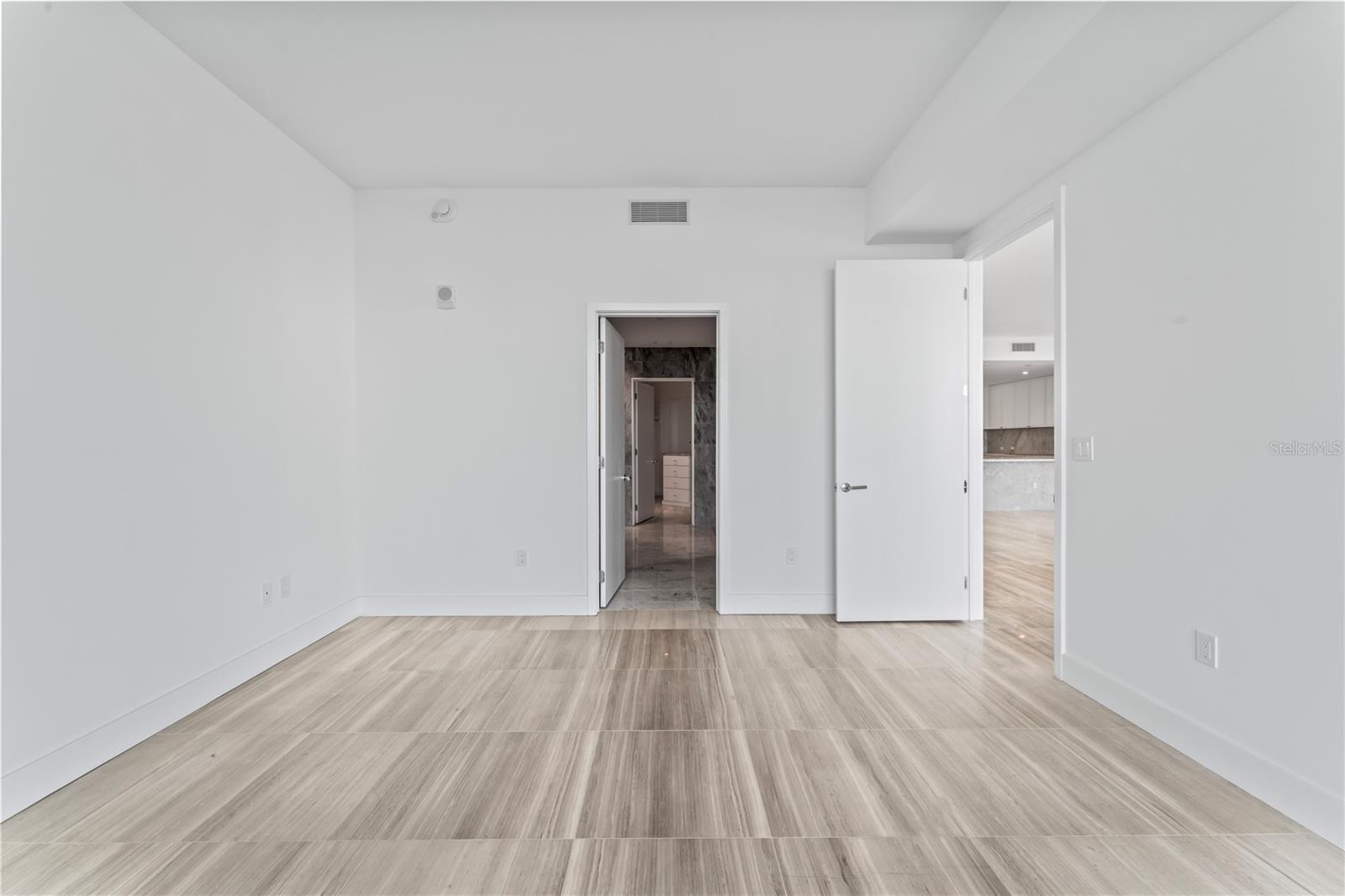 RITZ CARLTON RESIDENCES - Residential