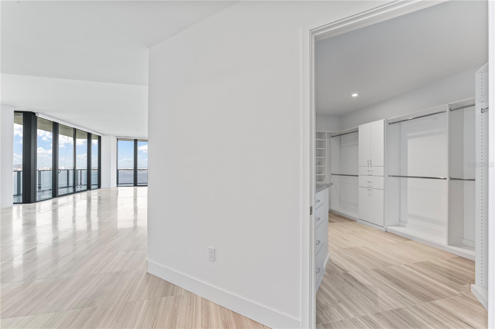 RITZ CARLTON RESIDENCES - Residential