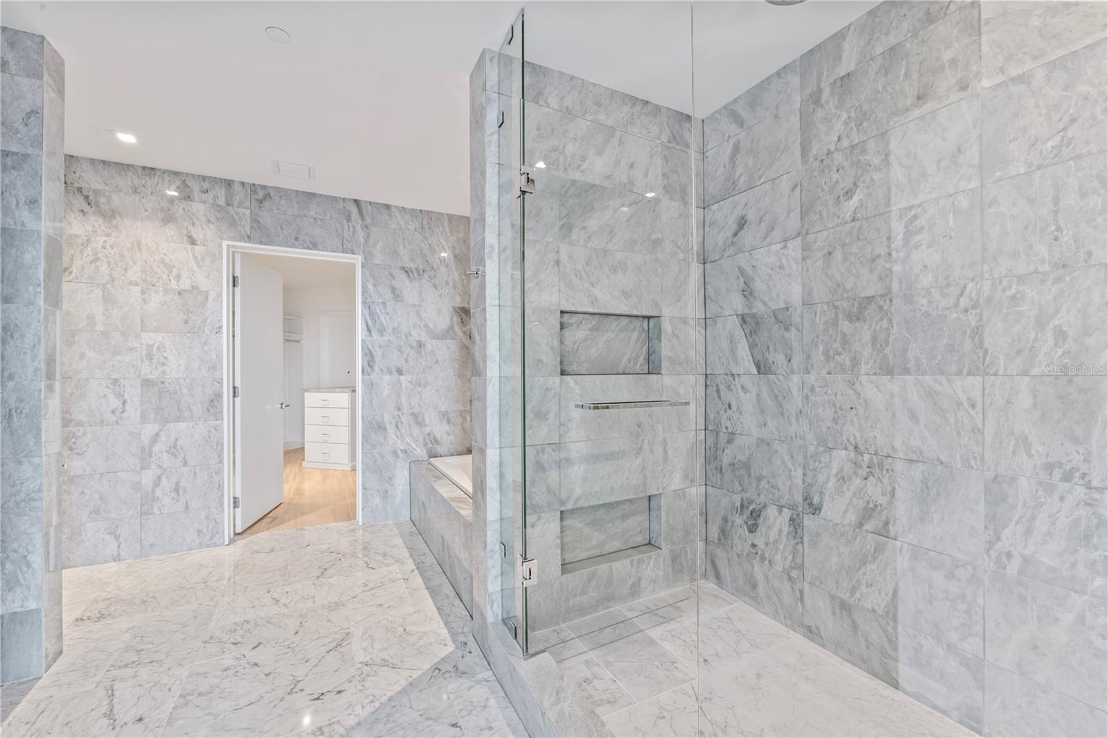 RITZ CARLTON RESIDENCES - Residential