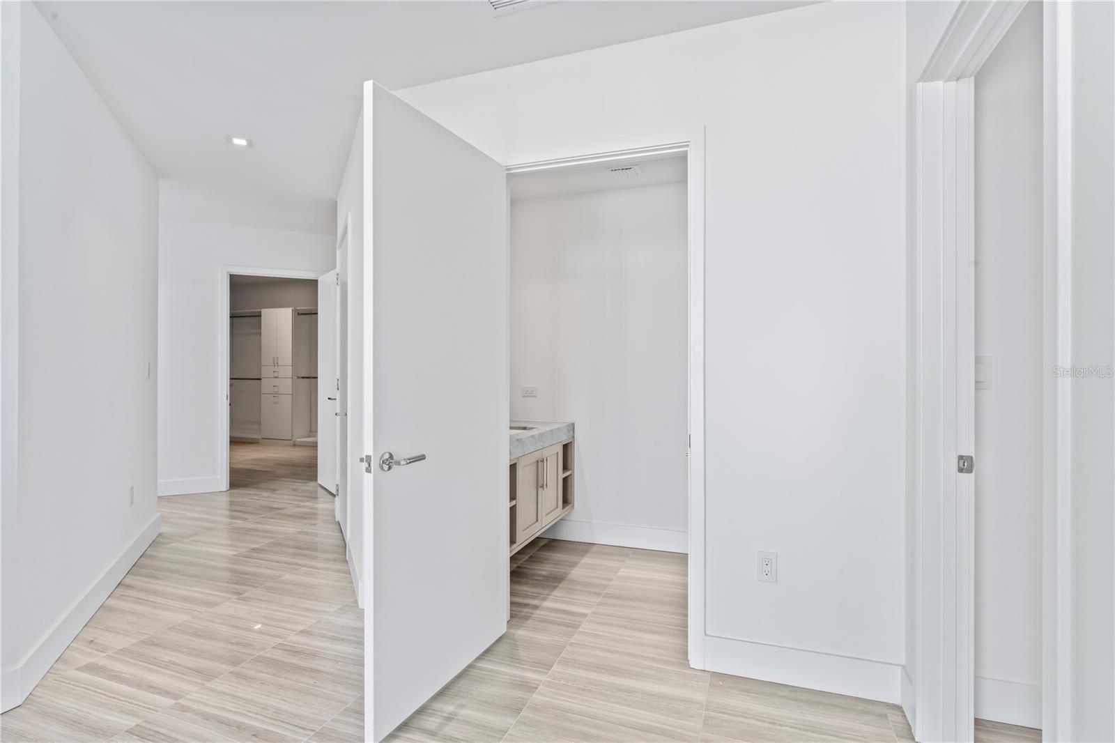 RITZ CARLTON RESIDENCES - Residential