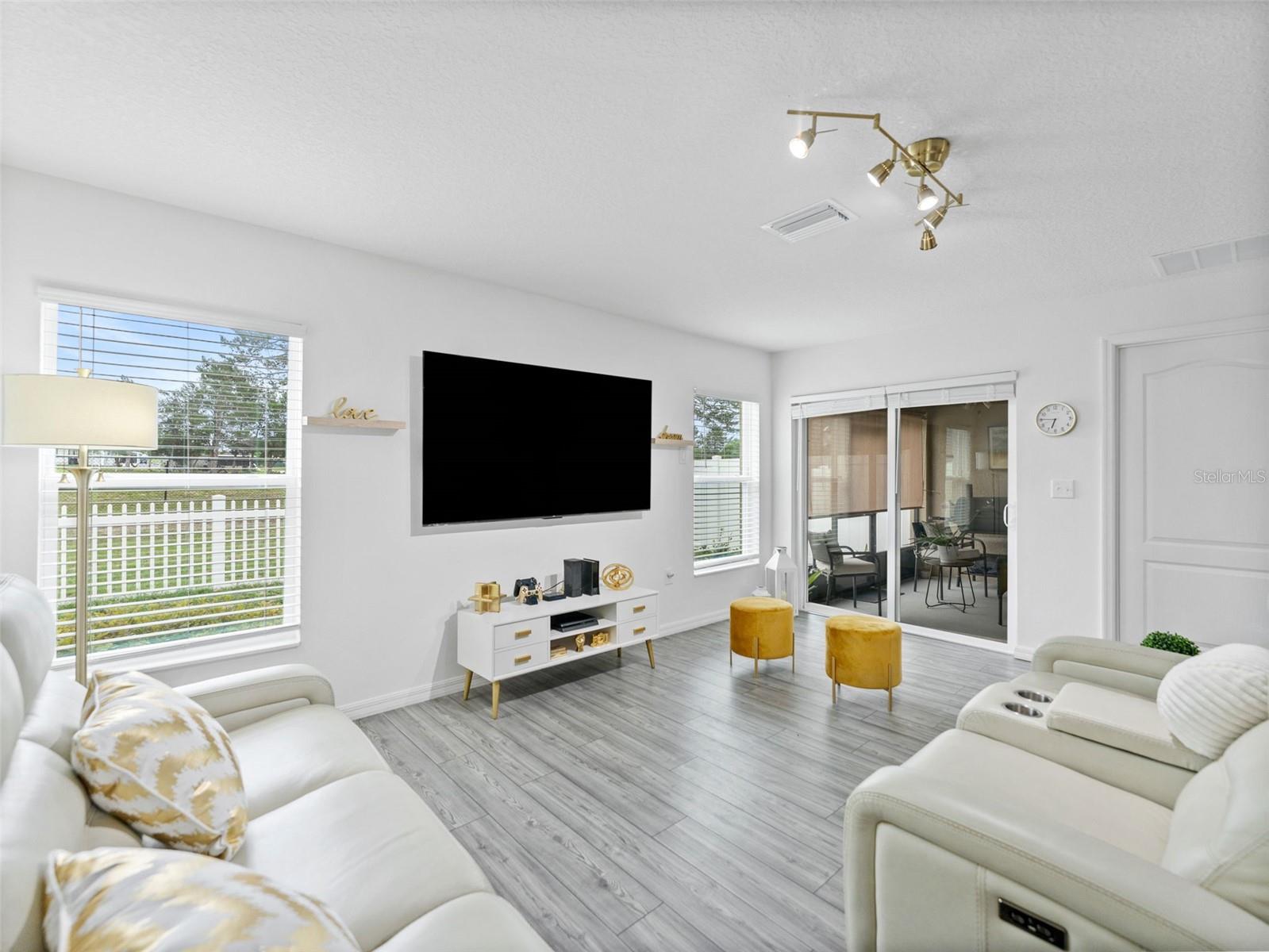 SPRING RIDGE - Residential