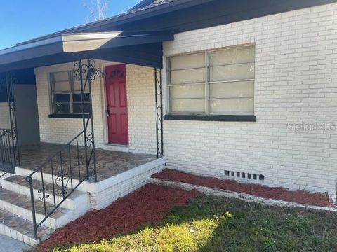 A home in LAKELAND