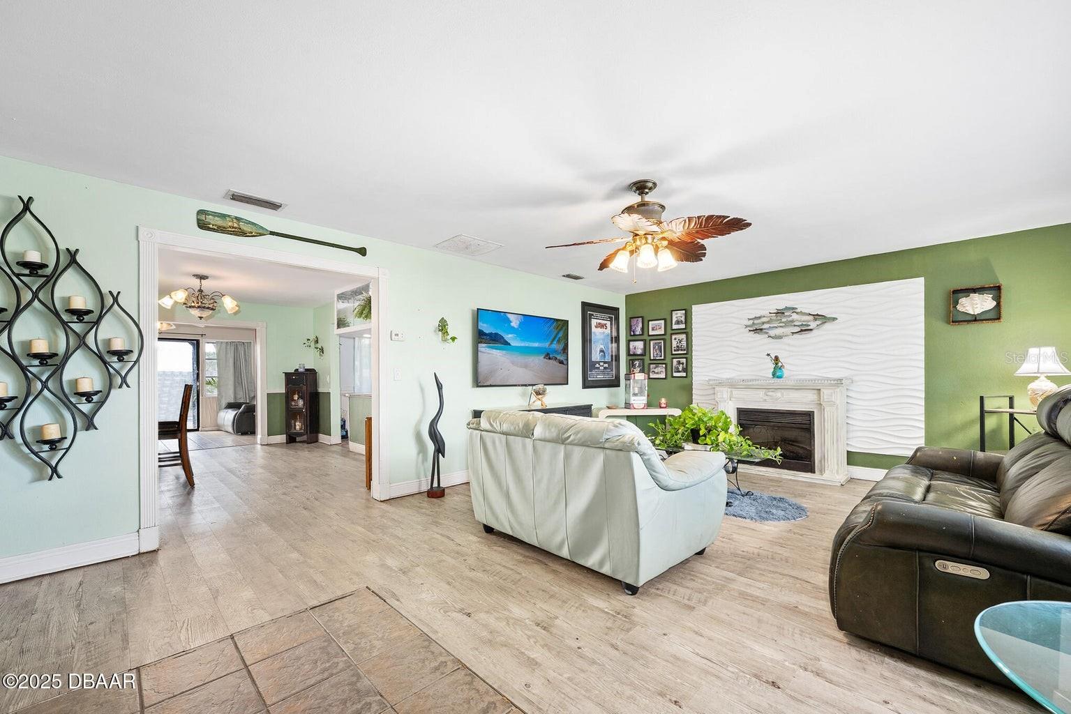 EMERALD ISLE UN 01 - Residential