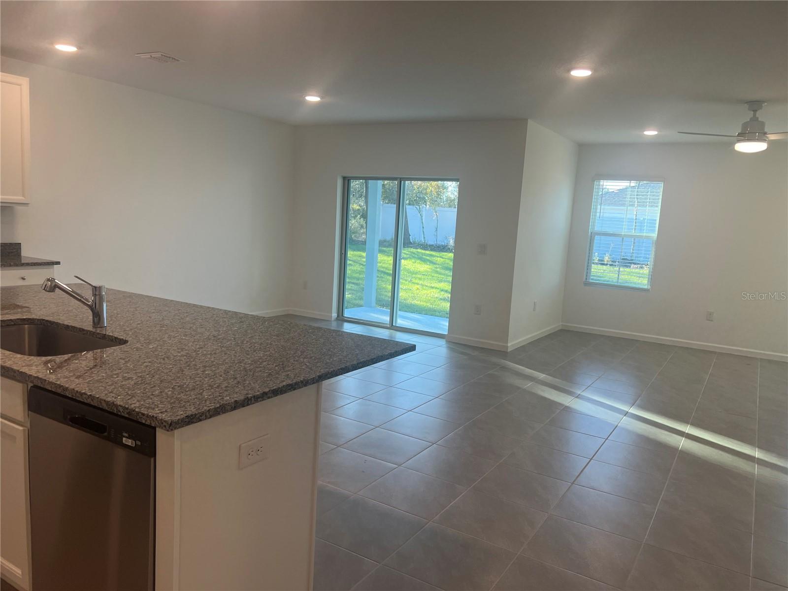 MARION OAKS UN 04 - Residential Lease