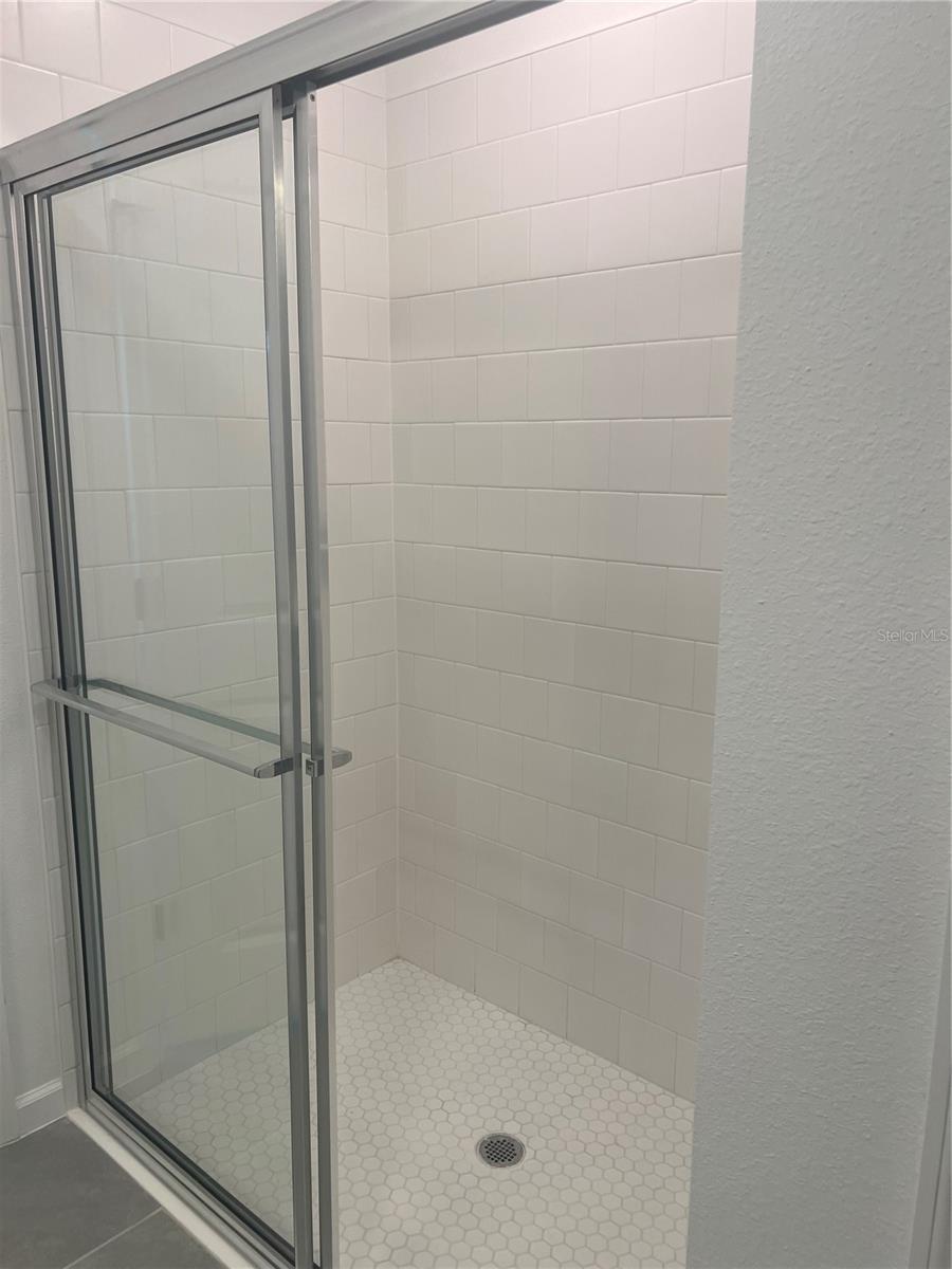 MARION OAKS UN 04 - Residential Lease