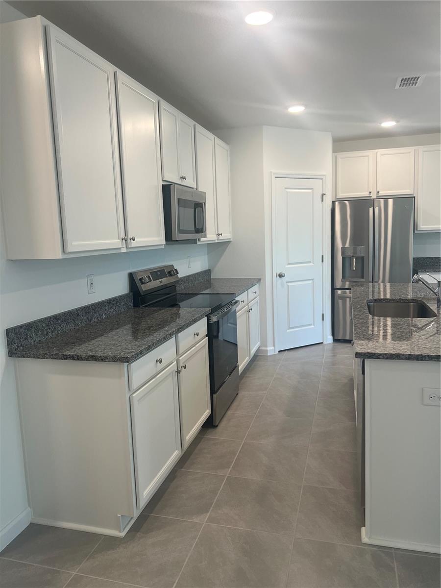 MARION OAKS UN 04 - Residential Lease