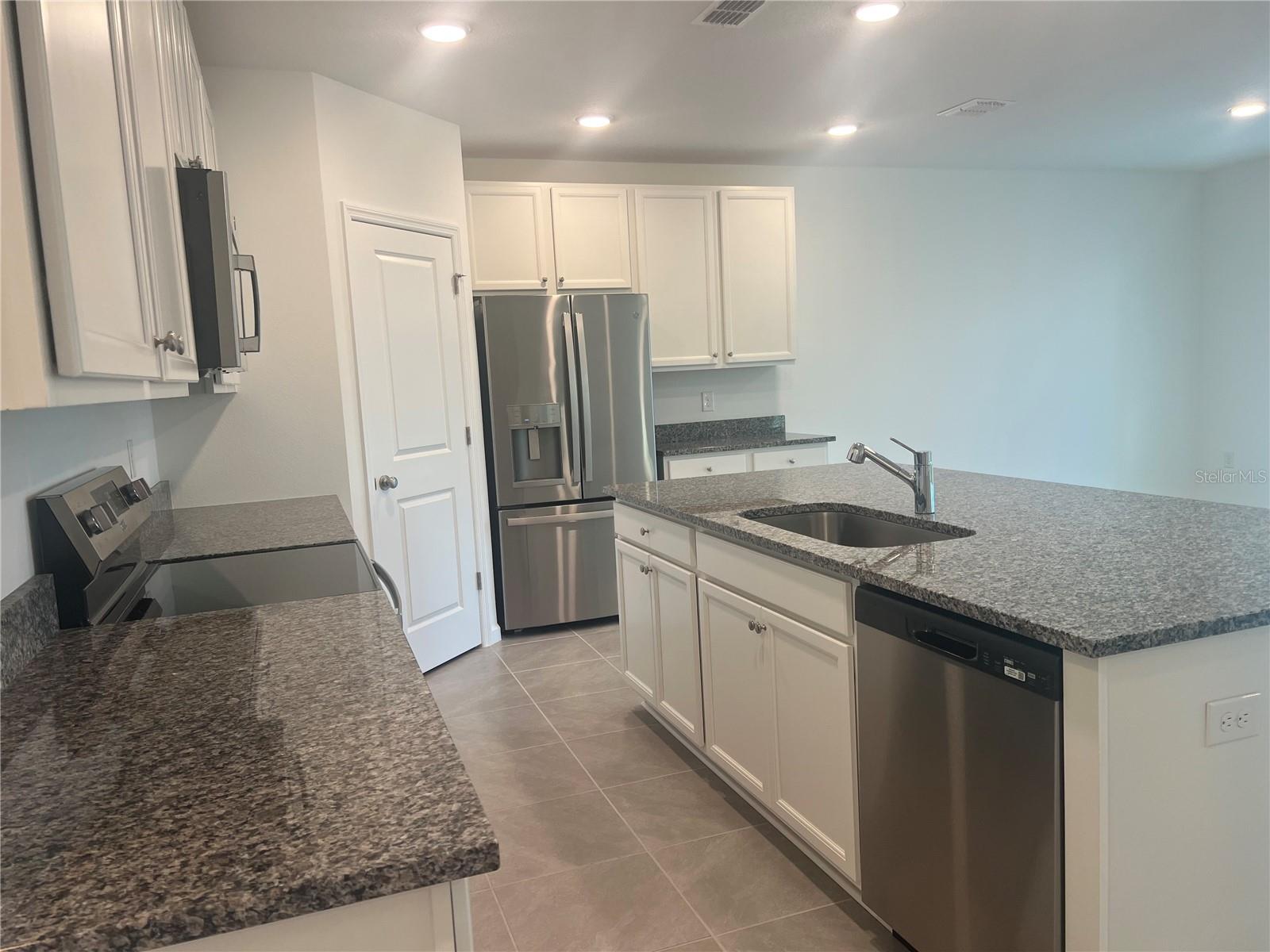 MARION OAKS UN 04 - Residential Lease