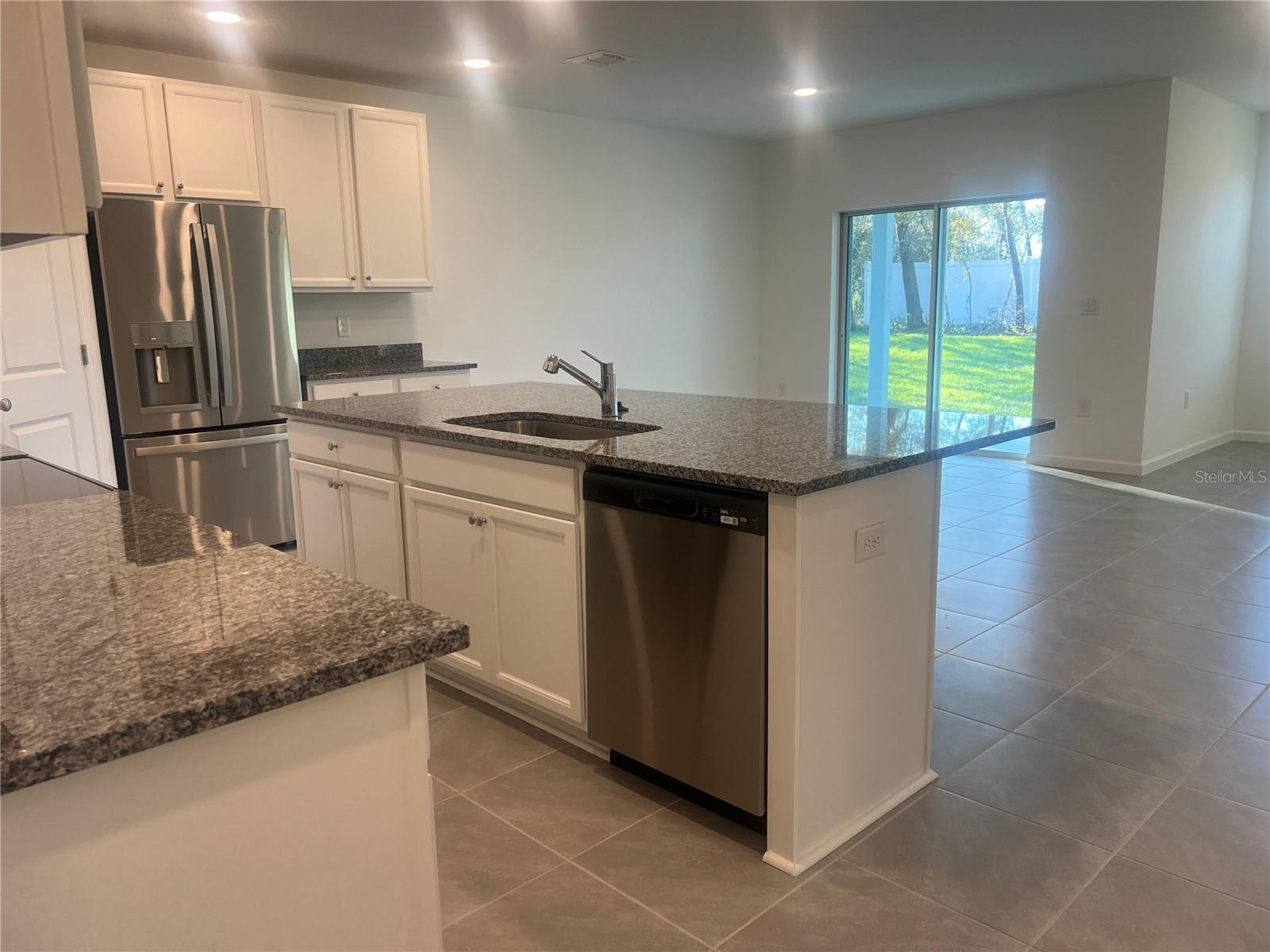 MARION OAKS UN 04 - Residential Lease