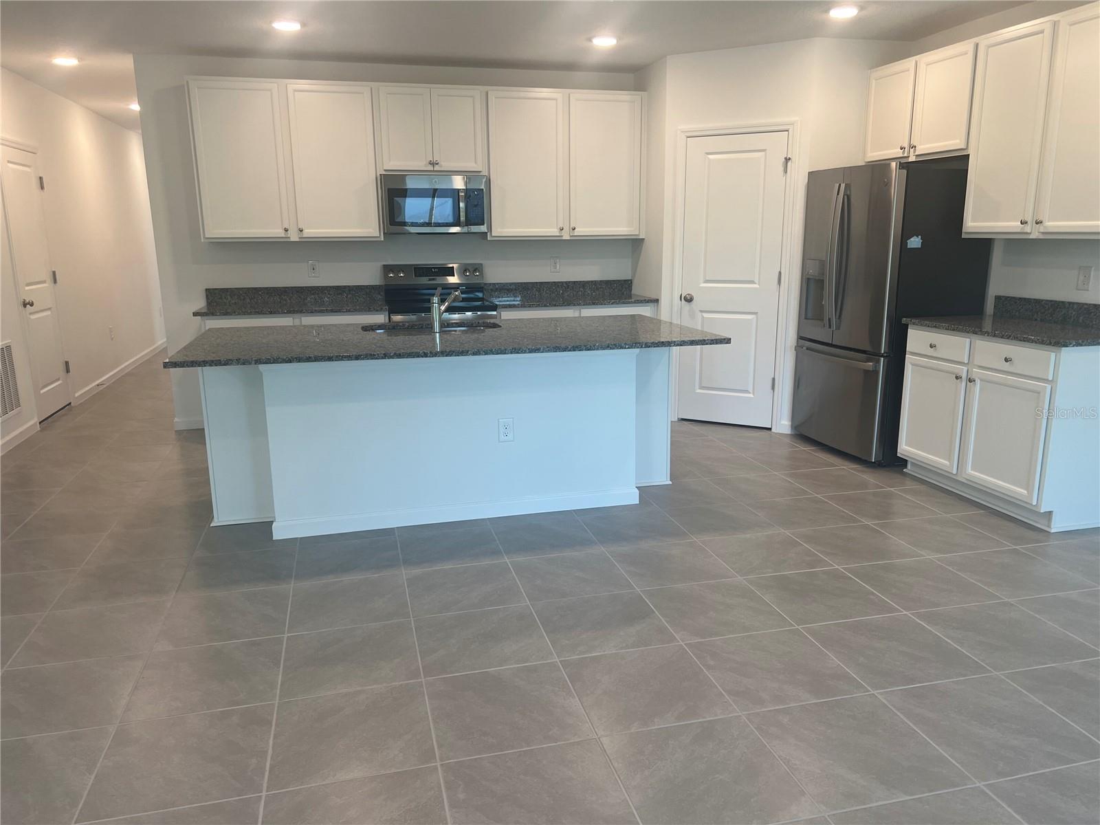 MARION OAKS UN 04 - Residential Lease