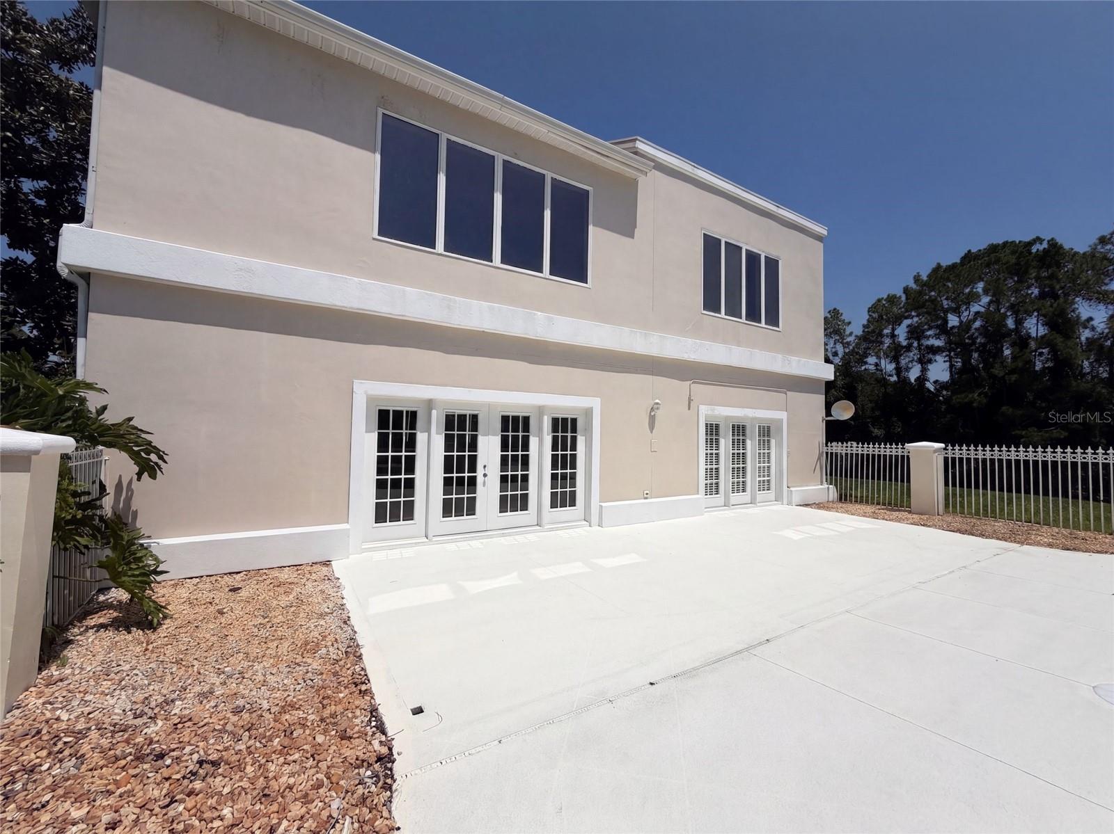 24 BAY POINTE DRIVE