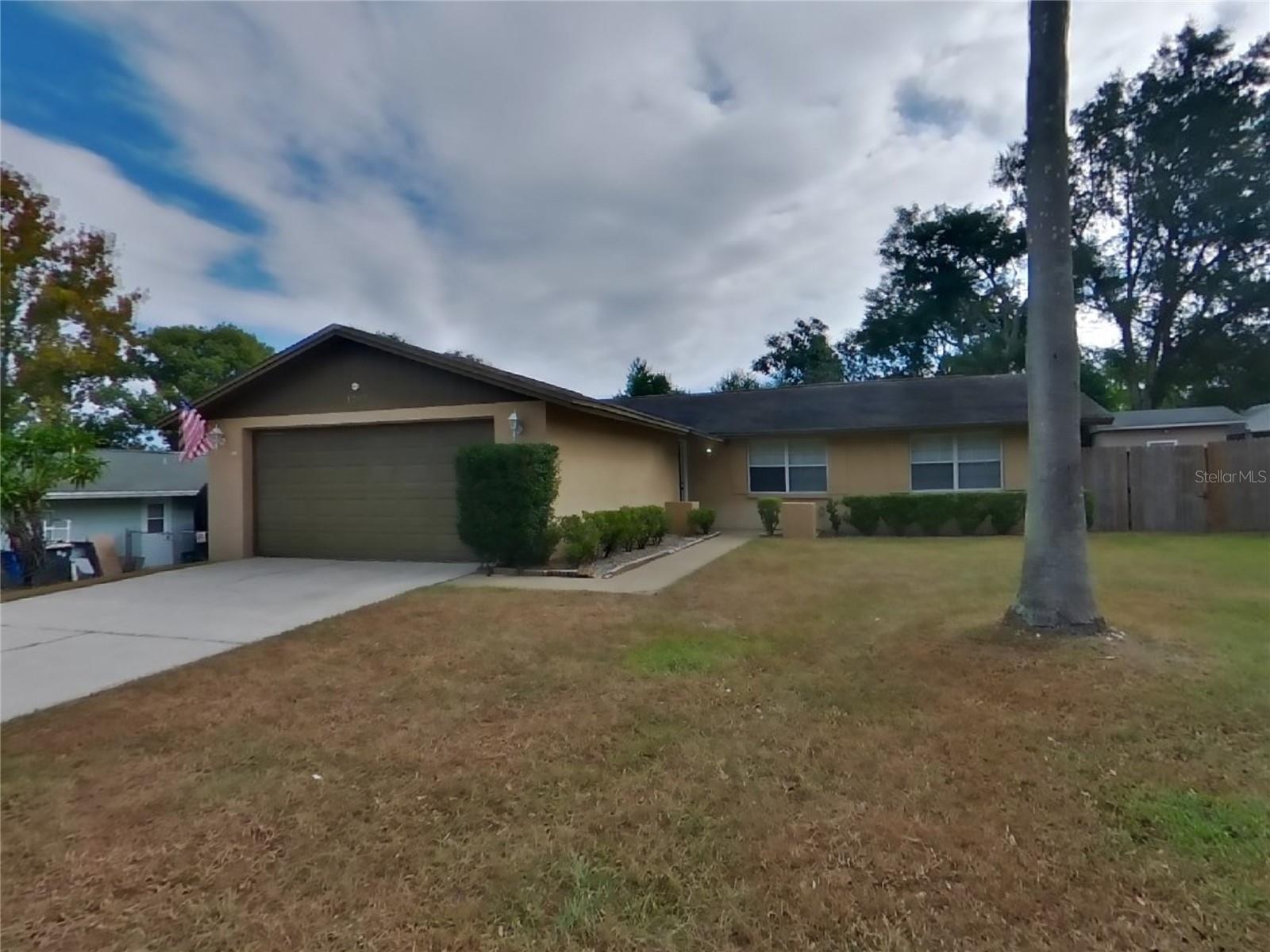 BRANDON LAKES - Residential Lease