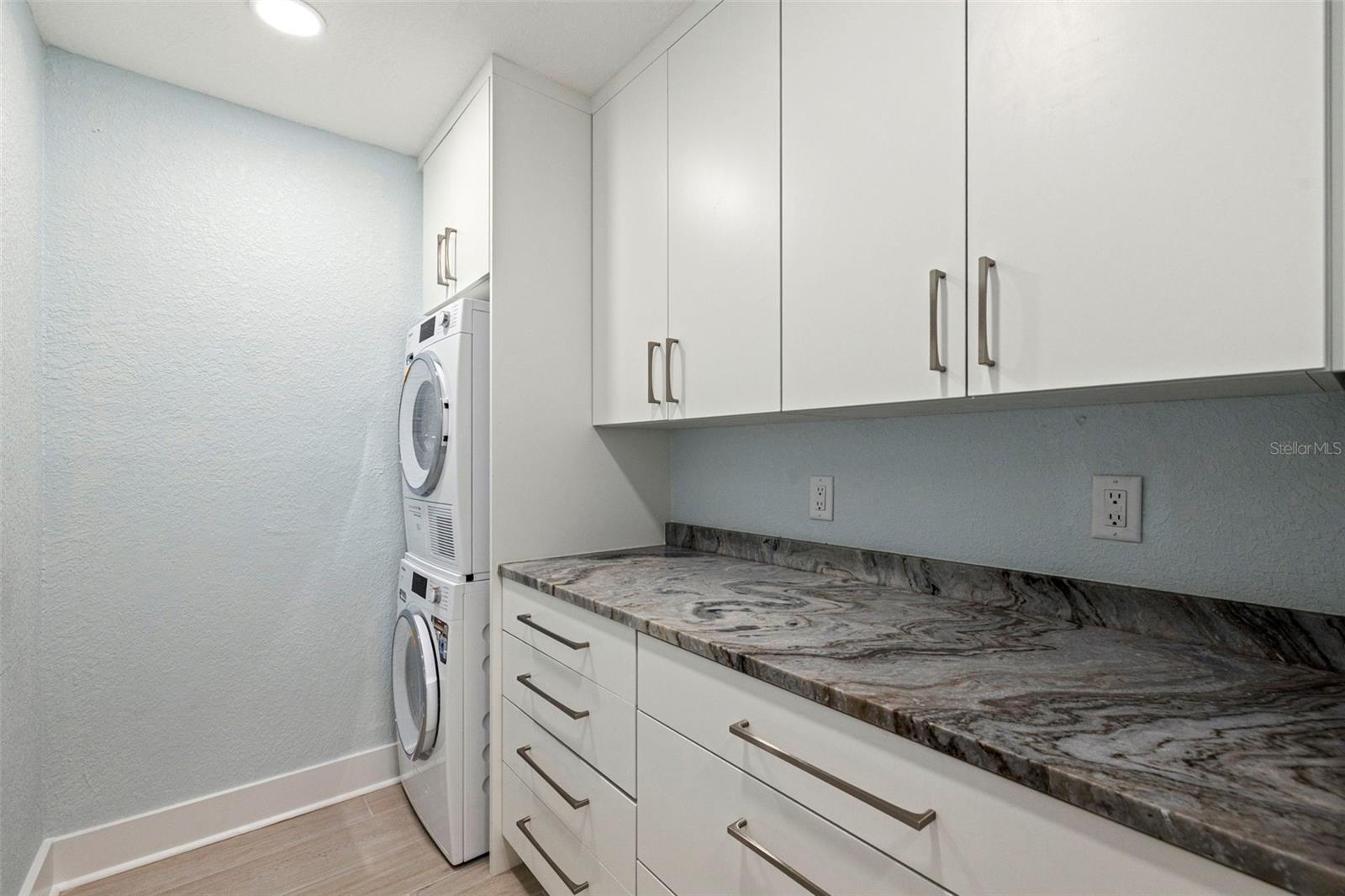 BOCA CIEGA POINT EAST - Residential