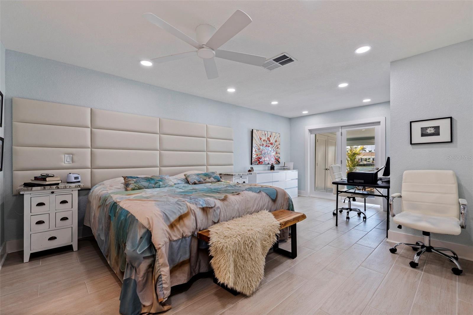 BOCA CIEGA POINT EAST - Residential