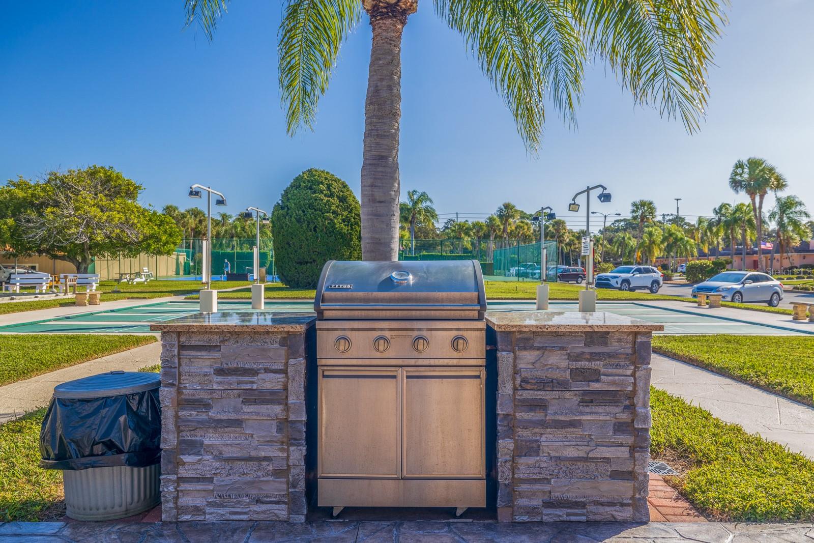 BOCA CIEGA POINT EAST - Residential