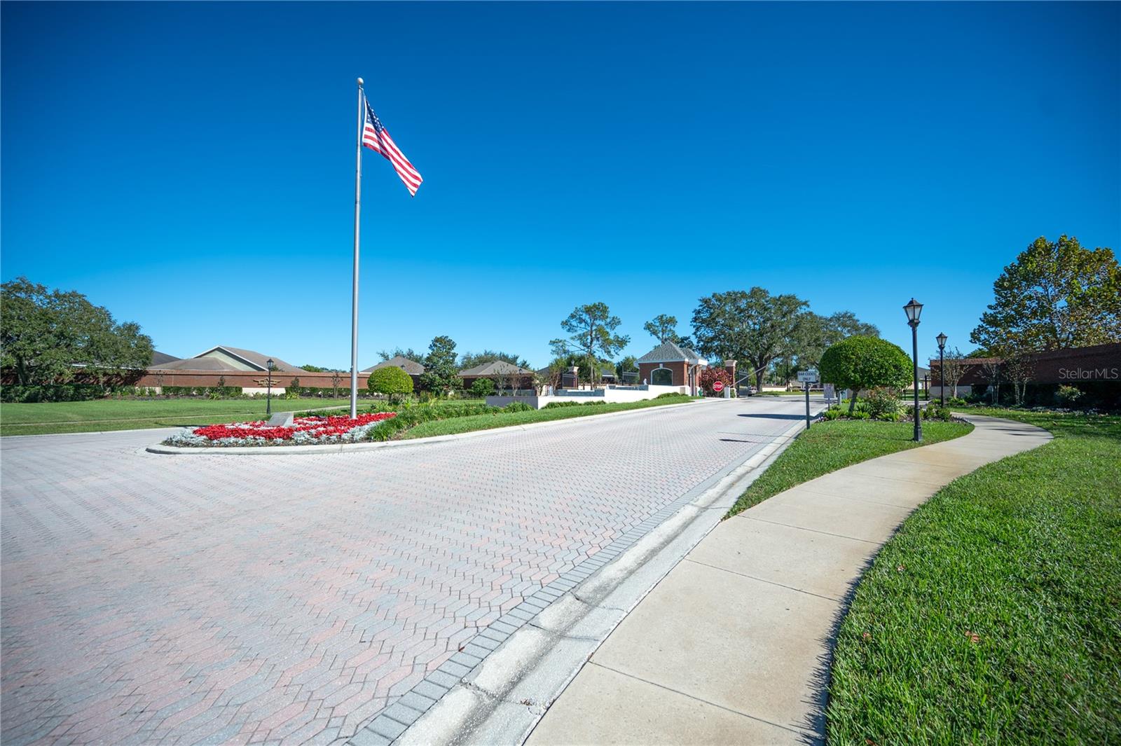6937 LAKE EAGLEBROOKE DRIVE