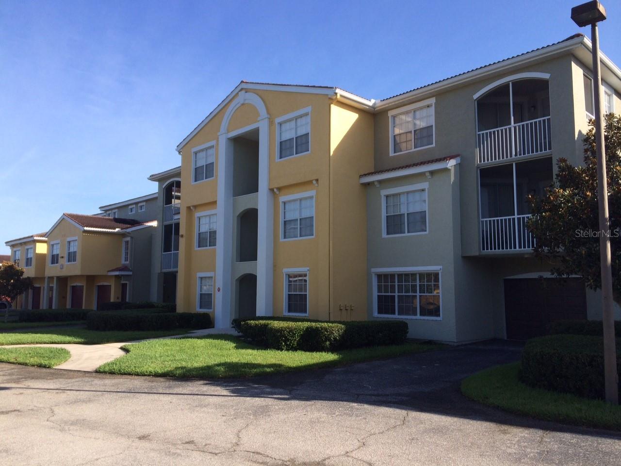 LOCATION, LOCATION LOCATION! Don't miss out on the opportunity to live in the resort style community of Las Palmas. This unit is a ground floor; 1 bedroom, 1 bath, plus 1 car detached garage, available immediately. Amenities include two club houses, two heated pools, hot tub, full fitness center, second fitness room at club house, billiards room, business center, tennis court and even RV and boat parking for a small additional fee. Neighborhood is located close to abundant shopping, dining and I75 access.
